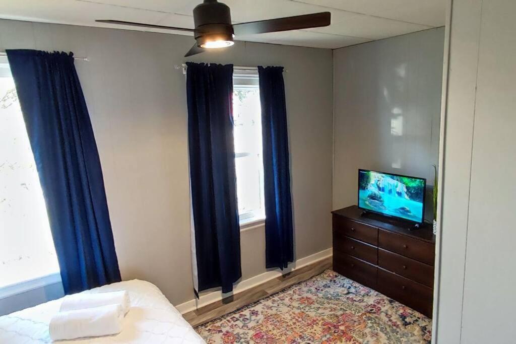 Perfect Combo Of Charm & Comfort- 2Bedroom Home Noblesville Bagian luar foto