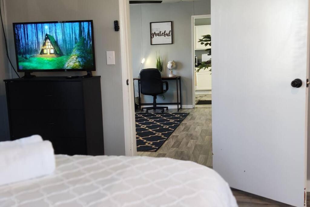 Perfect Combo Of Charm & Comfort- 2Bedroom Home Noblesville Bagian luar foto