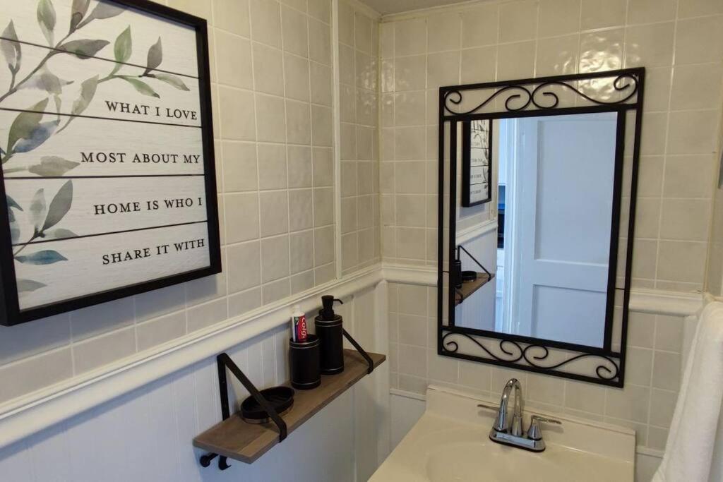 Perfect Combo Of Charm & Comfort- 2Bedroom Home Noblesville Bagian luar foto