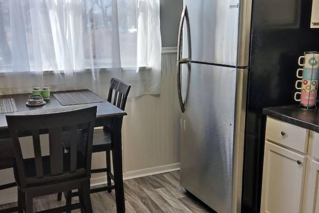 Perfect Combo Of Charm & Comfort- 2Bedroom Home Noblesville Bagian luar foto